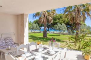 Vonkajšia záhrada v ubytovaní Apartment Countess Garden 2-1, Sun of the Bay Vidalba 1, at Alcudia Beach