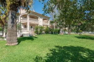 Vonkajšia záhrada v ubytovaní Apartment Countess Garden 2-1, Sun of the Bay Vidalba 1, at Alcudia Beach