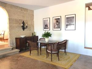a dining room with a table and chairs at Casa Fenteiras in Cangas de Morrazo