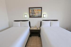 Un pat sau paturi într-o cameră la Cozumel Hotel & Resort TM by Wyndham All Inclusive