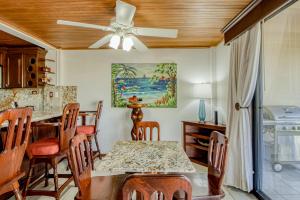 a dining room with a ceiling fan and a table and chairs at Flamingo Marina Resort 413 in Playa Flamingo