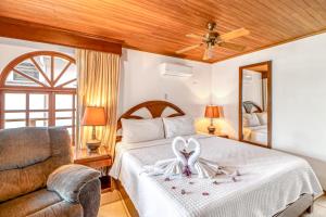 Postel nebo postele na pokoji v ubytování Flamingo Marina Resort 413