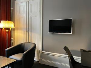 TV a/nebo společenská místnost v ubytování Unique Hotel Jungfrugatan