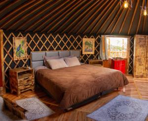 a bedroom with a large bed in a yurt at Solar do Oriente - Glamping mountain experience in São Joaquim +241 photos