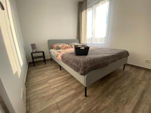 Photo de la galerie de l'établissement Maison entière avec jardin et une belle vue, à Évreux 8 autres photos