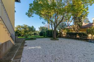 A garden outside IV Casale Roma Country Villa