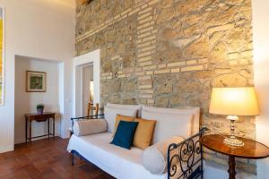 A seating area at IV Casale Roma Country Villa