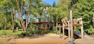 a house sitting in the middle of a forest at AMANU Casa Unica en el delta de Tigre a solo 5' para 25 personas in Tigre