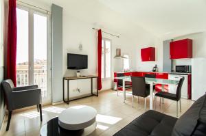 TV a/nebo společenská místnost v ubytování Florella République Apartment