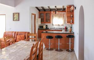 a kitchen and a dining room with a table and chairs at Awesome Home In Tosal With Jacuzzi in La Nucía