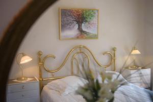 A bed or beds in a room at The Old Mansion