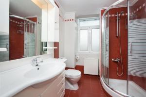 A bathroom at The Old Mansion