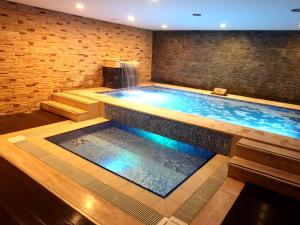 Bazén v ubytování İğneada Resort Hotel & SPA nebo v jeho okolí