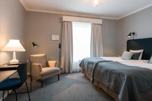 Letto o letti in una camera di Hooks Herrgård
