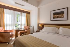 a hotel room with a bed and a table at Hotel Sao Jose in Fátima