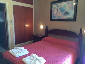 Una cama o camas en una habitación de Hotel Cordoba