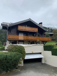 a large house with a balcony on top of it at Bel appartement au décor Montagnard - 80m2 in Les Contamines-Montjoie
