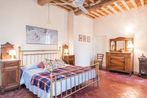 a bedroom with a bed and two dressers and a mirror at Villa Cenami Apartments with BIG POOL in Massarosa