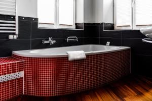 Vonios kambarys apgyvendinimo įstaigoje Lifestyle & Spa Hotel Grächerhof