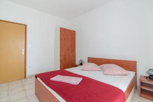 Ένα ή περισσότερα κρεβάτια σε δωμάτιο στο Apartments Neva
