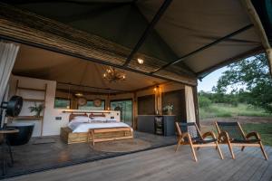 Balkón nebo terasa v ubytování Sasi Africa Luxury Tented Bush Lodge