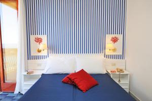 Postel nebo postele na pokoji v ubytování Hotel La Bussola