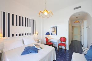 Postel nebo postele na pokoji v ubytování Hotel La Bussola