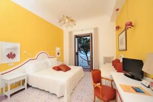 Postel nebo postele na pokoji v ubytování Hotel La Bussola