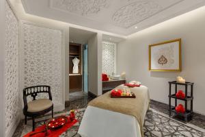 Postel nebo postele na pokoji v ubytování Welcomhotel by ITC Hotels, Raja Sansi, Amritsar