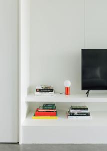 Televisyen dan/atau pusat hiburan di Luz Apartment by Olala Homes +24 gambar
