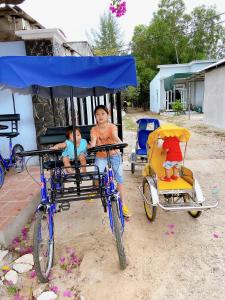 Děti v ubytování Nhà nghỉ Cát Đằng Hồ Tràm