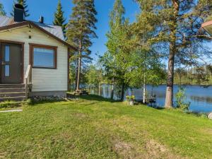 a cottage on the shore of a lake at Holiday Home Tarvas by Interhome in Tarvaspohja
