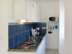 Apartment Les Mouettes - PGX300 by Interhomeにあるキッチンまたは簡易キッチン