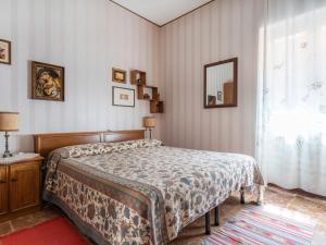 Postel nebo postele na pokoji v ubytování Apartment Degli Aranci - IMP385 by Interhome