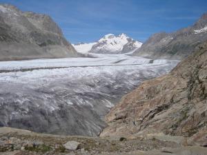 リーダーアルプにあるApartment Abendrot Parterre by Interhomeの山脈中の氷河
