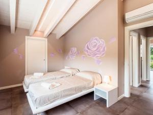 Posteľ alebo postele v izbe v ubytovaní Apartment Rosa by Interhome
