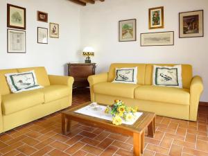 Χώρος καθιστικού στο Holiday Home Casolare Ser Chelino by Interhome