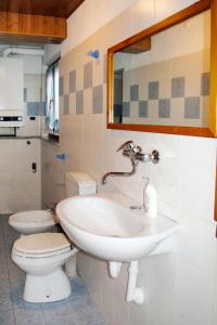 Koupelna v ubytování Holiday Home Al Rustico by Interhome