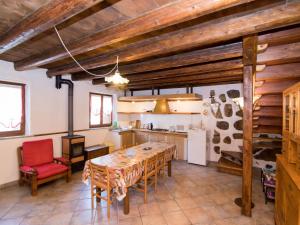 Kuchyň nebo kuchyňský kout v ubytování Holiday Home Al Rustico by Interhome