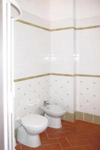 Kúpeľňa v ubytovaní Holiday Home Giuggiolo - Giuggiolo 2 by Interhome + 29 fotografií