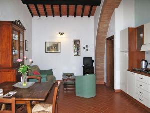 Kuchyňa alebo kuchynka v ubytovaní Holiday Home Giuggiolo - Giuggiolo 2 by Interhome