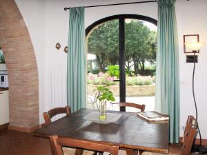 Vonkajšia záhrada v ubytovaní Holiday Home Giuggiolo - Giuggiolo 2 by Interhome