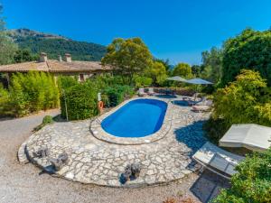 ein Bild eines Schwimmbads im Hof in der Unterkunft Holiday Home Varitx Paradise by Interhome in Pollença