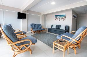 a living room with chairs and a couch at The Guinea Fowl in Reebok