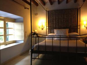 a bedroom with a bed and a window at La Ventana in Ibiza Town