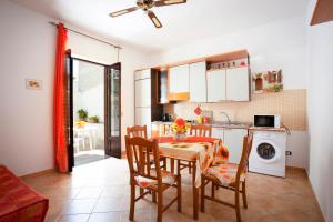 a kitchen with a table and chairs in a kitchen at Casa Viga in Tre Fontane