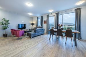 TV a/nebo společenská místnost v ubytování Nortia Apartments