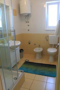 Ванна кімната в Summer house in Novalja