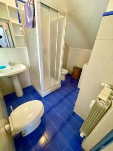 a bathroom with a shower and a toilet and a sink at Blue Sky apartment - Levanto, 5 Terre in Levanto