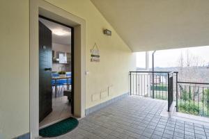 a hallway of a house with a door and a balcony at CASA ALESSANDRO CON PISCINA LAGO DI GARDA in Salionze